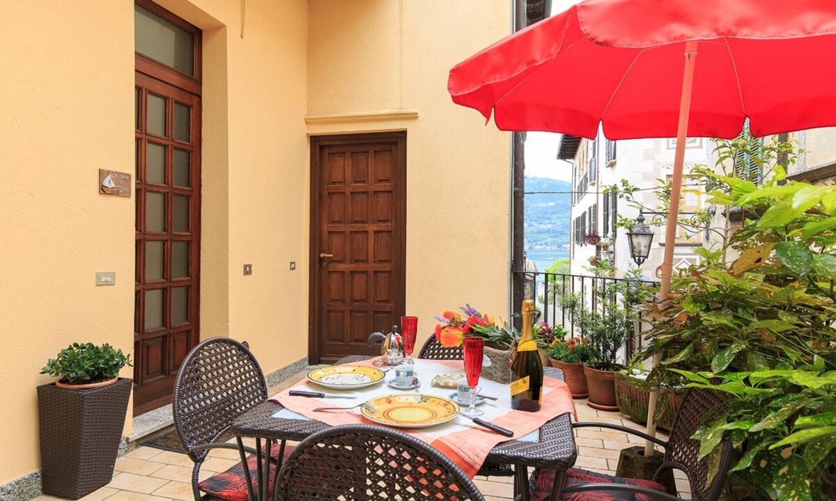 Orta San Giulio Apartment | PRETTY CENTRAL APARTMENT, HISTORIC CENTER WITH PARTIAL LAKE VIEW