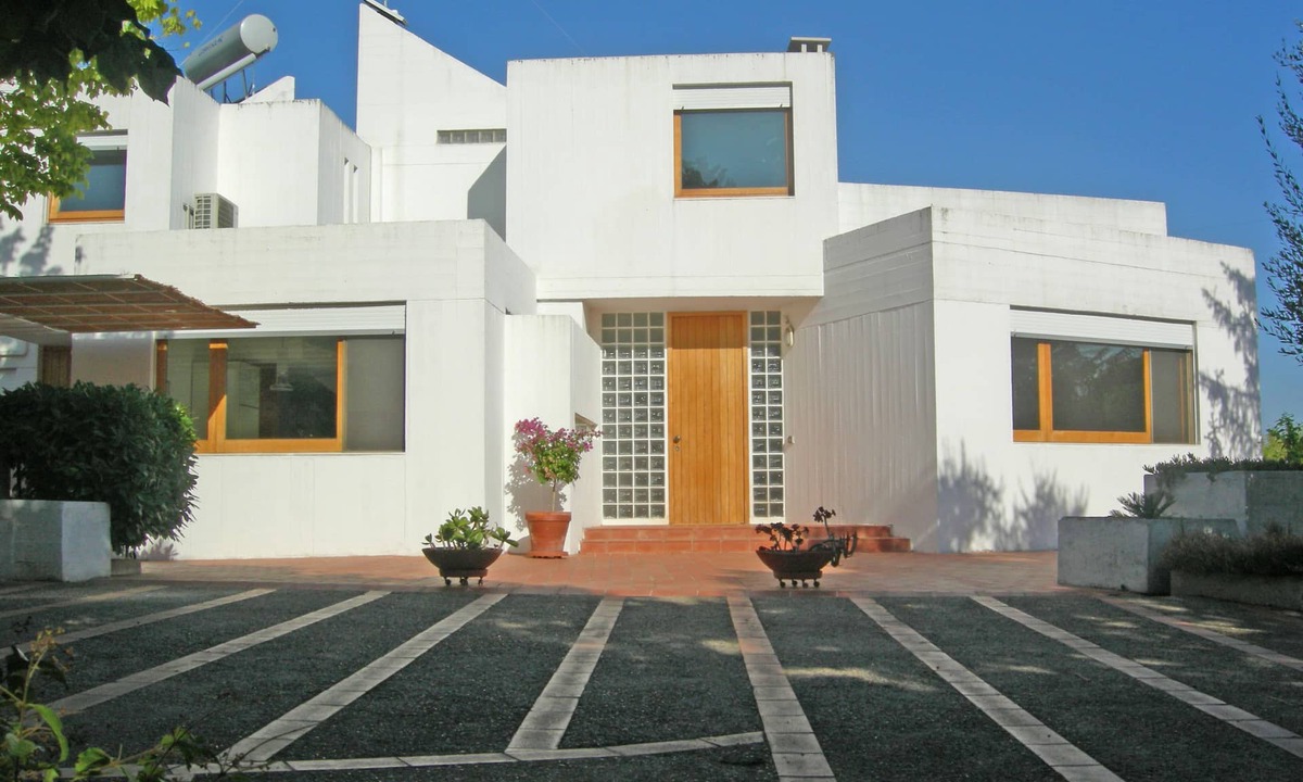 Triggianello Villa | Refined modern architectural design villa in typical Apulian landscape.