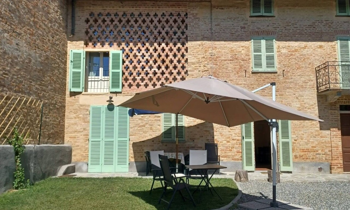 Montegrosso dʼAsti House | Relais "Podere le Gaggie" apt "Il Fienile Alba Asti Nizza