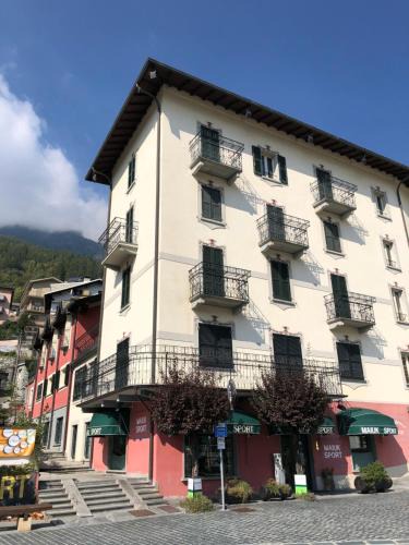 Chiesa in Valmalenco Apartment | Residence Milcar
