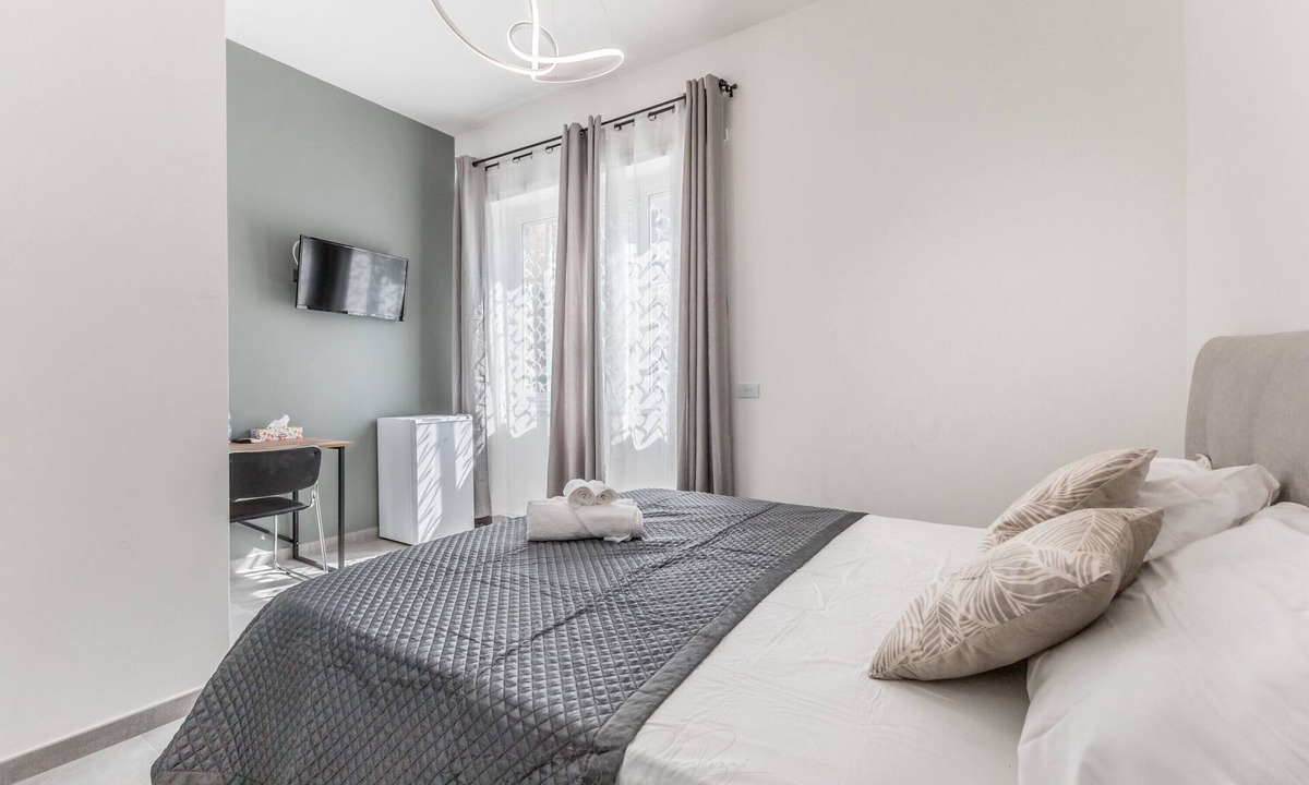 Quartiere XXII Collatino Apartment | Room 'Gordiani Guest House - Grey' with Wi-Fi and Air Conditioning