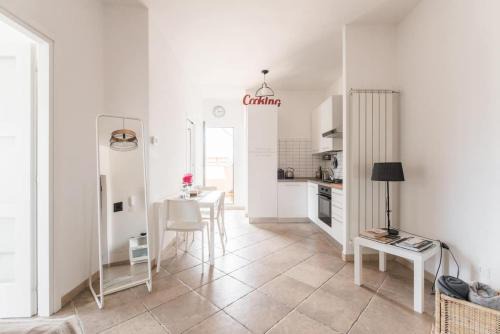 Ladispoli Apartment | SEA- ROOM-E