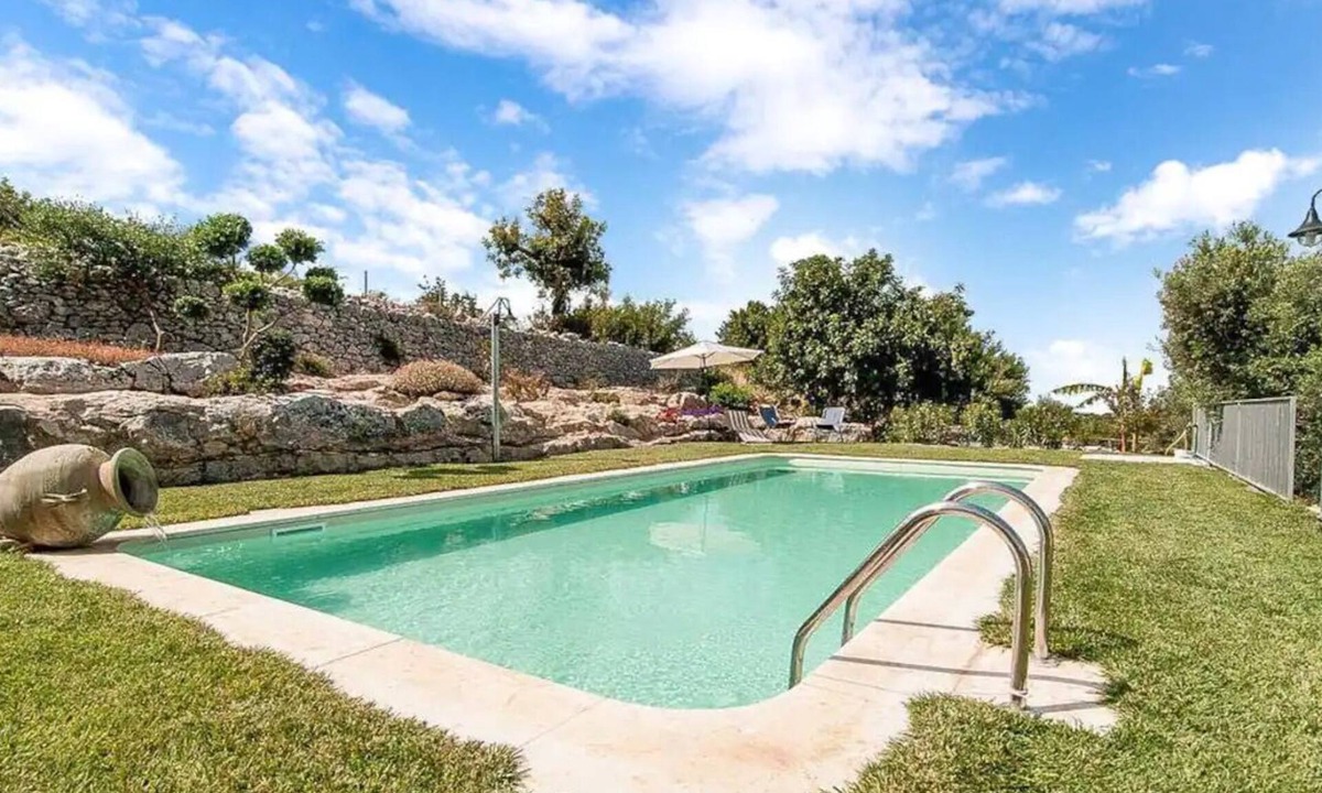 Ragusa House | Secluded old farmhouse with a view and pool to relax in total quiet.
