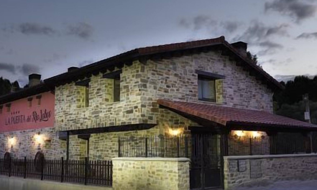 San Leonardo de Yague Cottage | Self catering La Puerta del Rio Lobos for 10 people