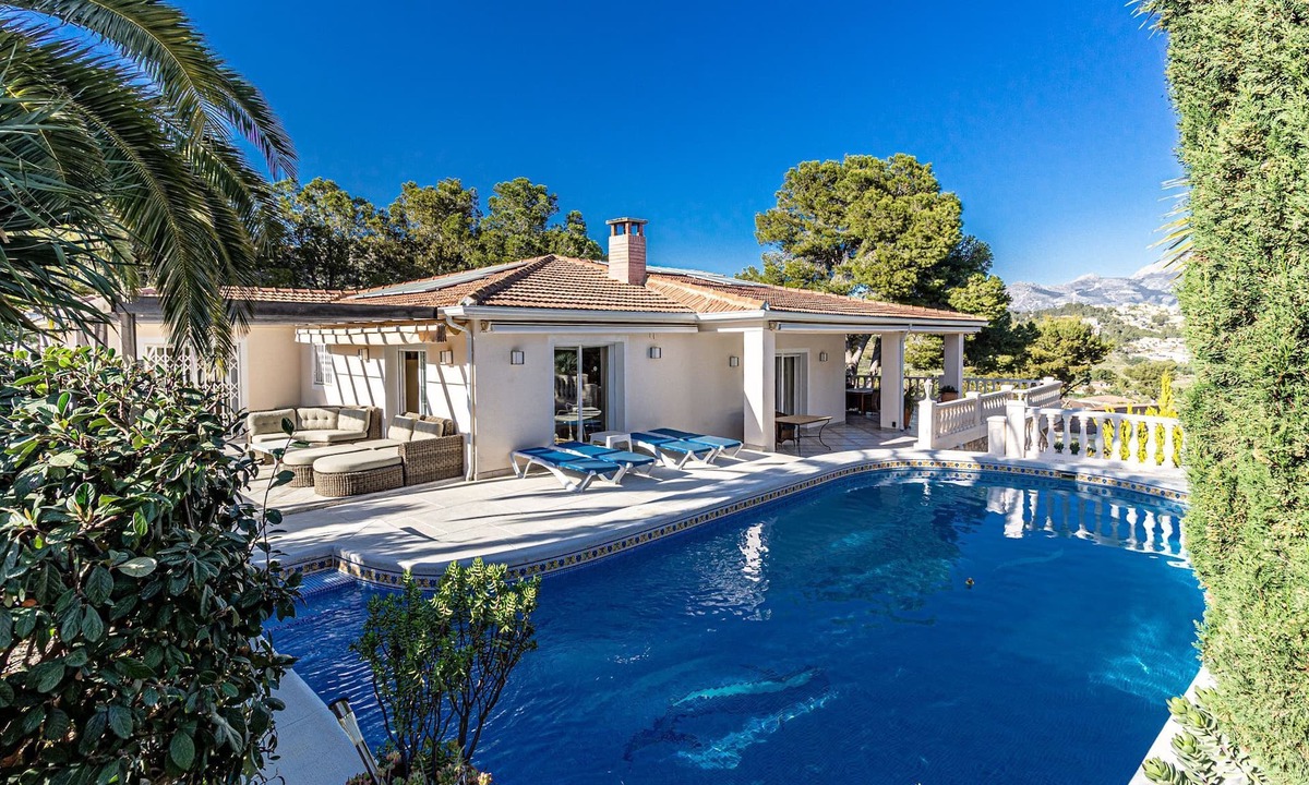 La Colina Villa | spacious luxury villa with sea views (3 bed and 3 bathrooms) in Albir/Alfaz