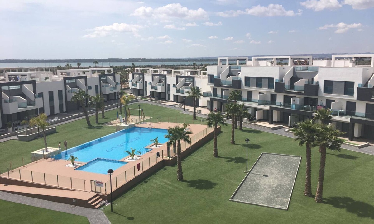 Guardamar del Segura Apartment | Spacious new 3 bed 2 bath luxury apartment with garage + storage room + terrace + solarium 81m²