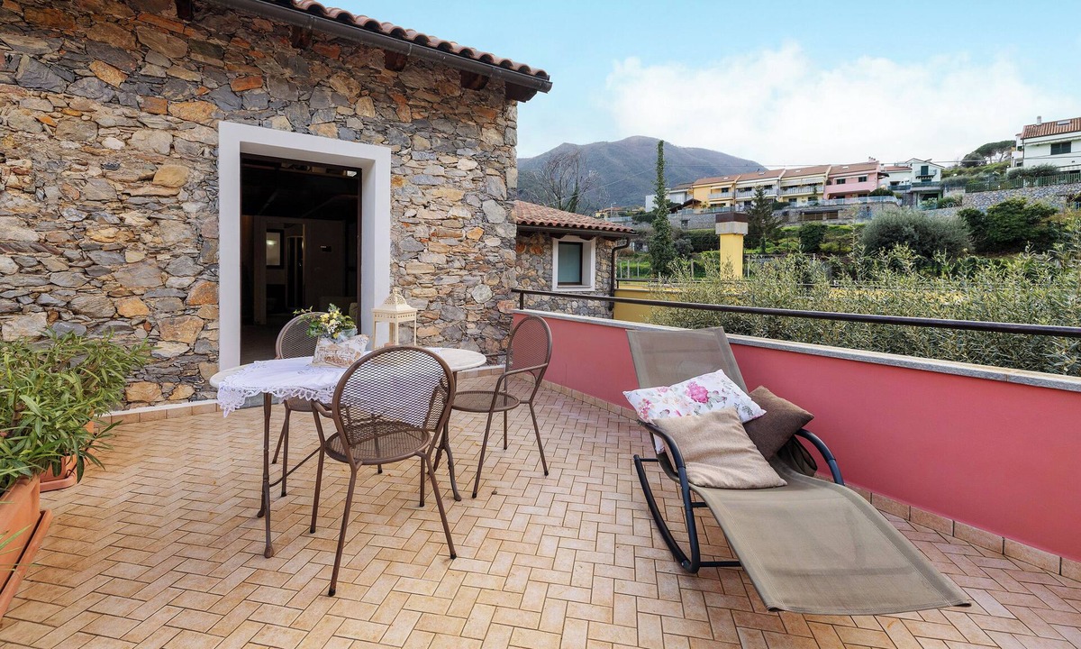 Toirano Apartment | Studio Apartment 'Pesco Agriturismo La Ferla' with Wi-Fi and Air Conditioning