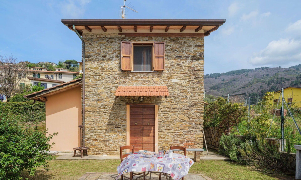 Montignoso Villa | Stunning private villa for 2 people with WIFI, TV and pets allowed