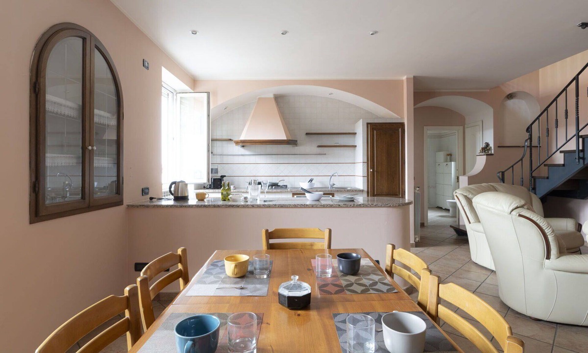 Villa Viani House | Stunning private villa for 6 people with WIFI, terrace, pets allowed and panoramic view
