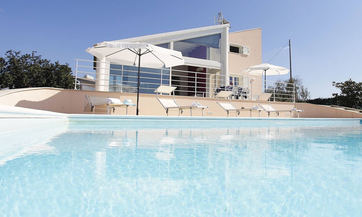 Ragusa Villa | Stylish panoramic villa Atena: private pool, views, garden, free wi-fi, bbq