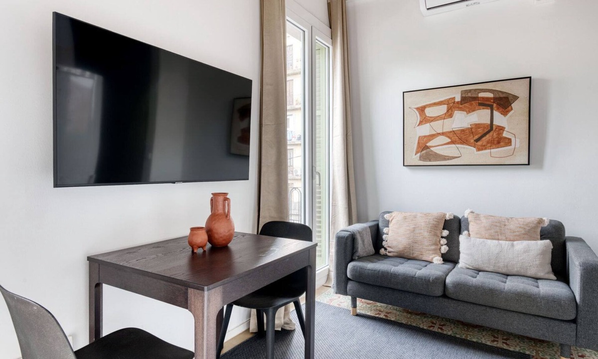 La Sagrada Familia Apartment | Stylish Sagrada Familia 2BR, by Blueground