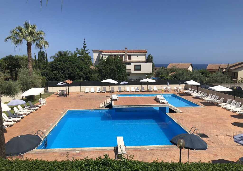 Capo Mulini Apartment | The pool terrace - Baia di Capomulini