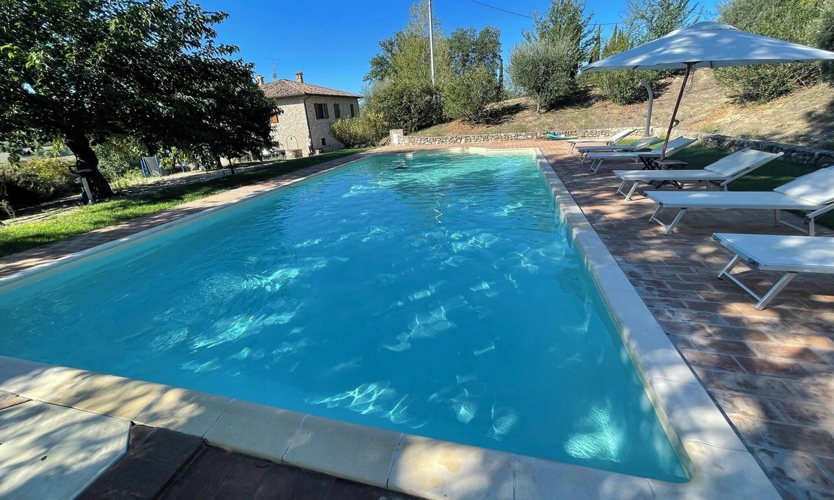 Todi Villa | TODI BY THE POOL/SLEEPS 10/EXCLUSIVE POOL/WALK TO TODI 4 KMS/RESTAURANT 0.5 KMS