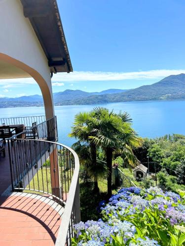 Oggebbio Apartment | Traum-Balkon mit Panoramablick und Pool am Lago Maggiore