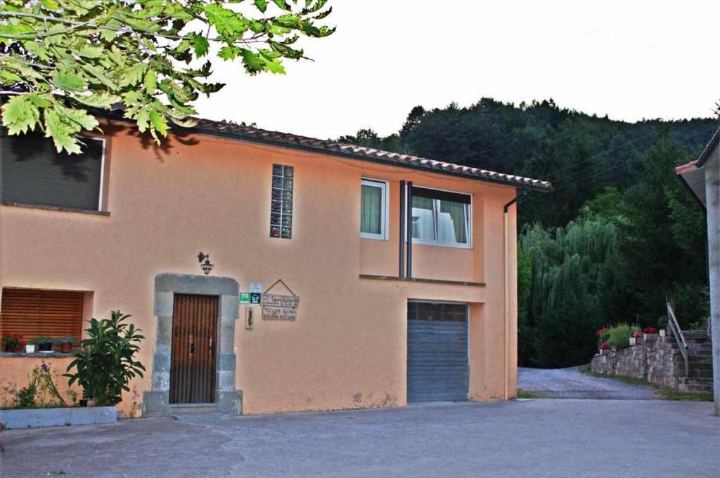 Sant Joan de Les Abadesses Apartment | Turisme Rural El Janpere