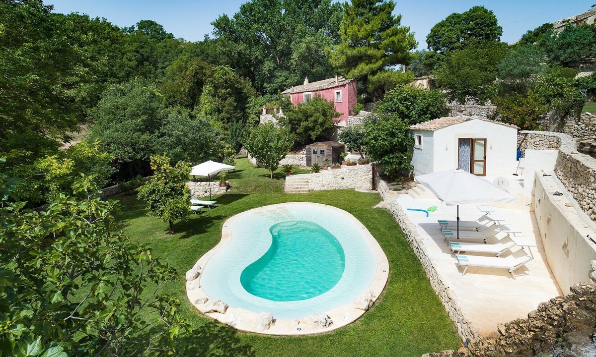 Palazzolo Acreide House | Unique restored villa with private pool nestled in unspoiled valley