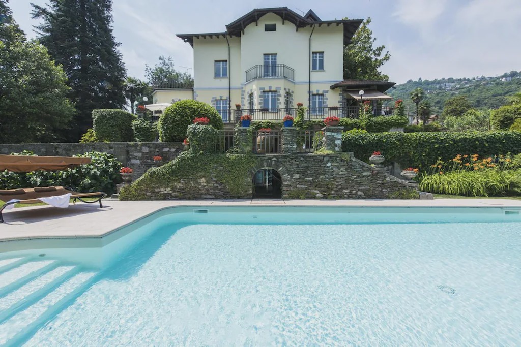 Carciano Villa | Villa Angela with pool and lake view