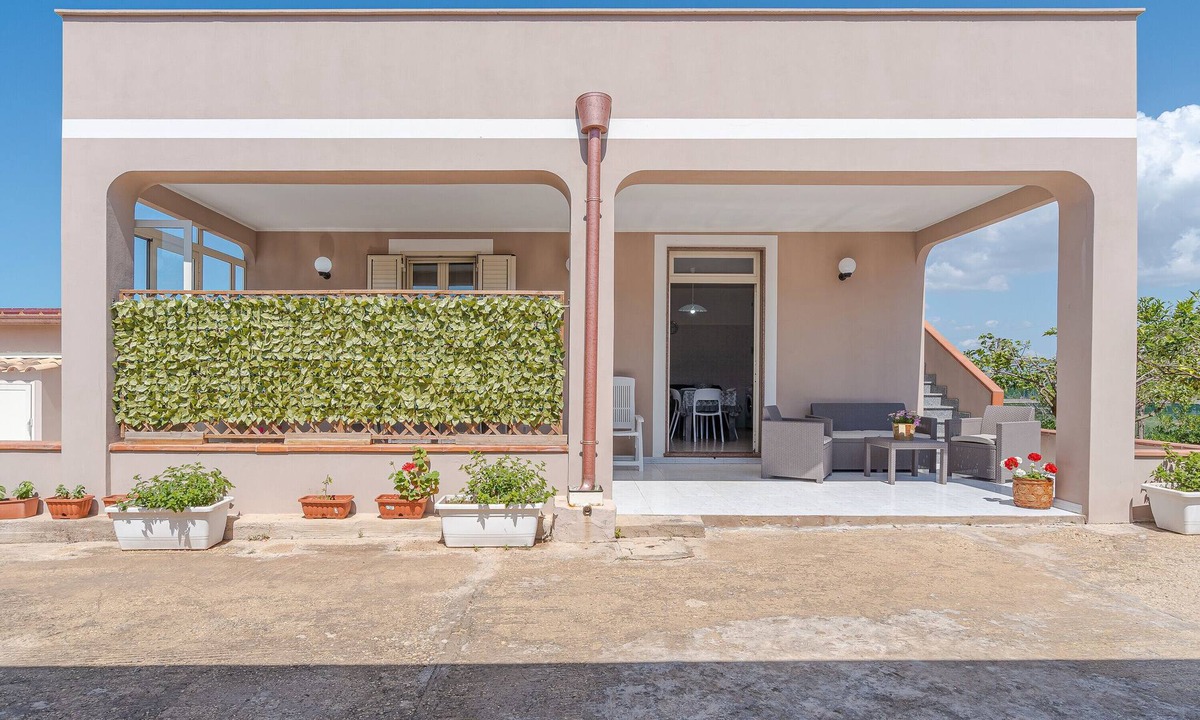 Granelli Villa | Villa 'Con Tre Camere Da Letto' with Private Terrace, Shared Garden and Air Conditioning