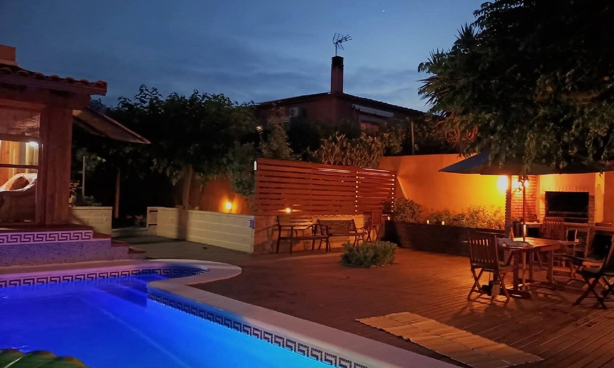 Riudecanyes House | VILLA DU LAC ideal house for family holidays with children, stunning view !