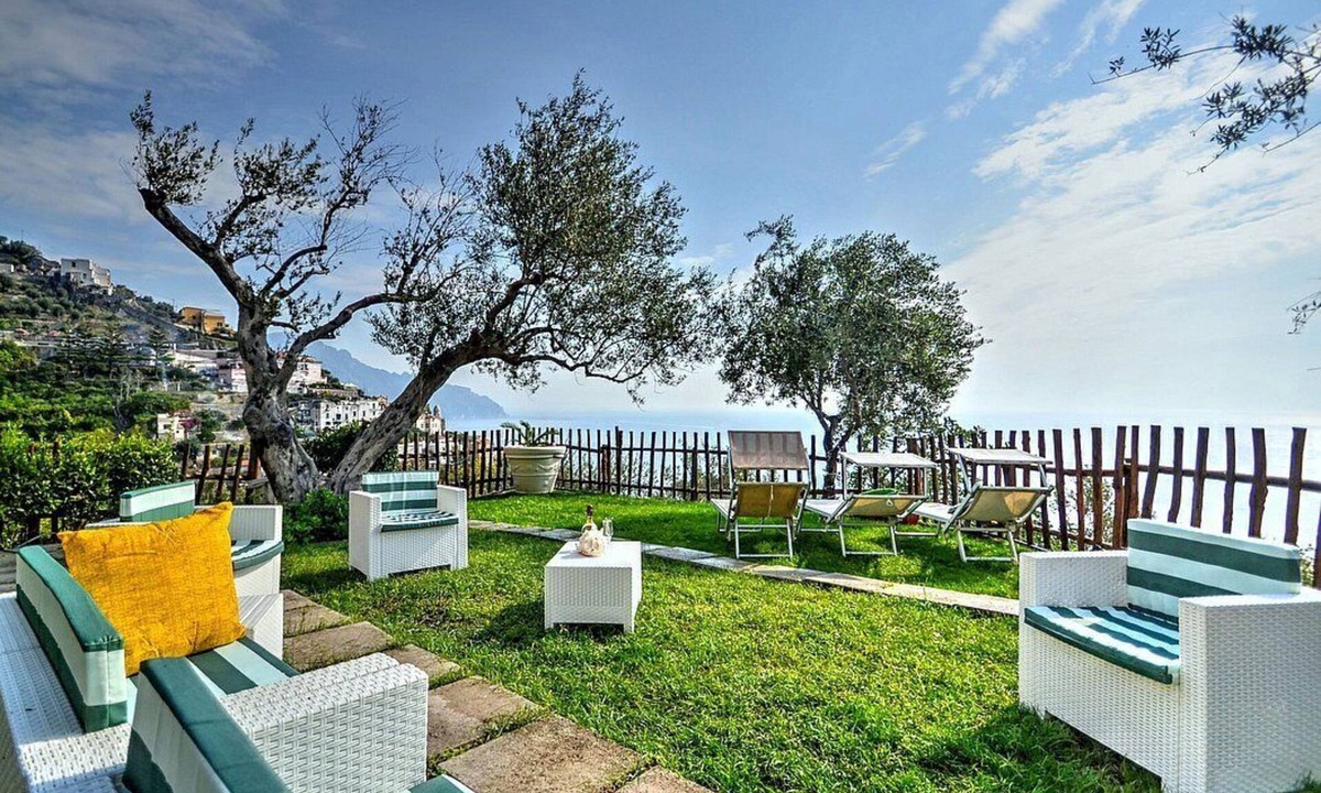 Pogerola House | Villa Eufemia: A spacious three-story villa which faces the sun and the sea, with Free WI-FI.
