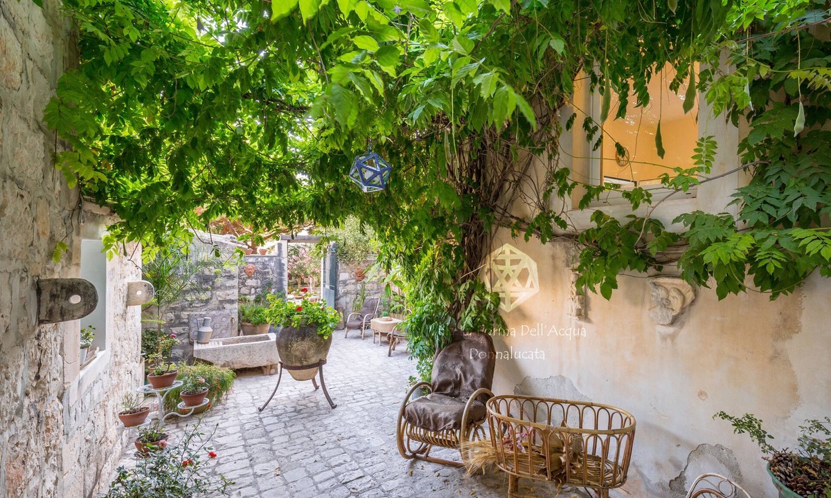 Donnalucata Villa | Villa for 12/14 people garden, pool, bbq, 100 meters from the sea, A/C, wi-fi