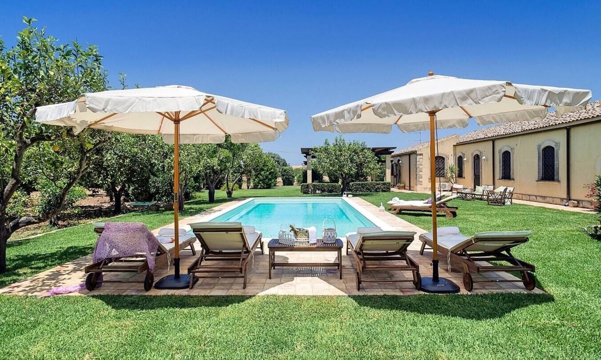 Carrozziere Villa | Villa Krizia– Syracuse Area