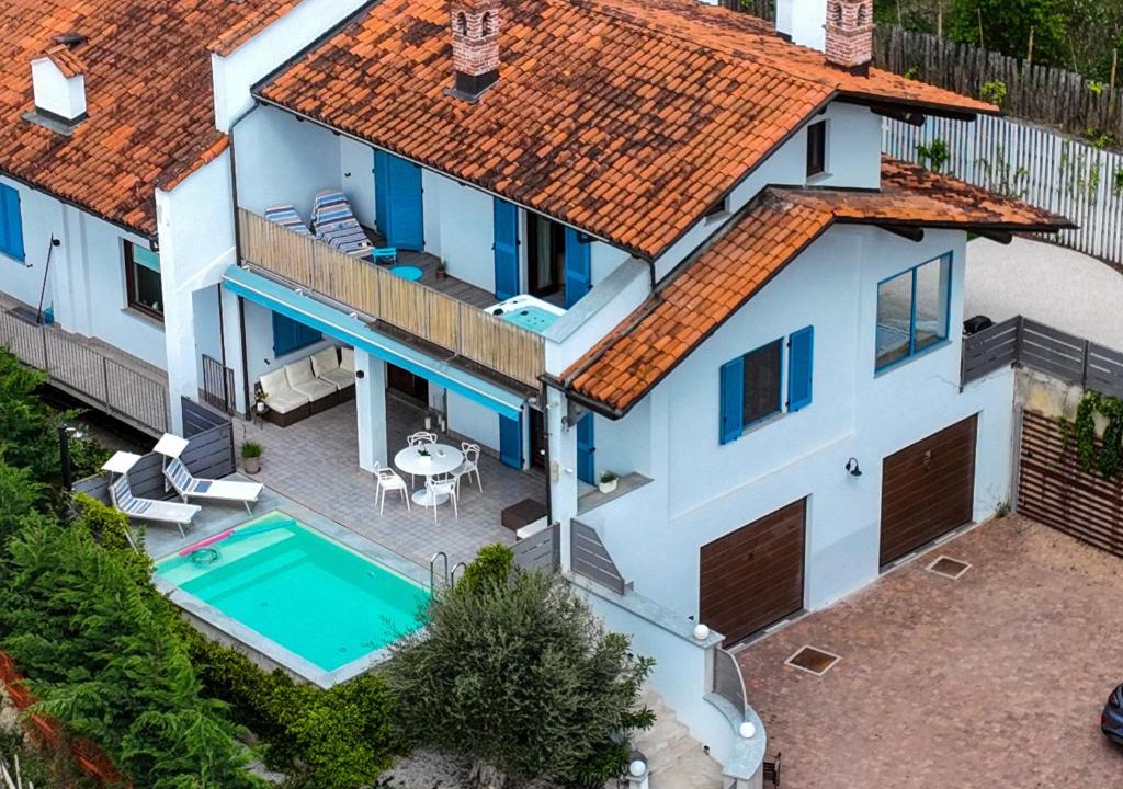 Monforte d'Alba Villa | Villa Monforte Barolo with private pool - LANGHE GATEWAY