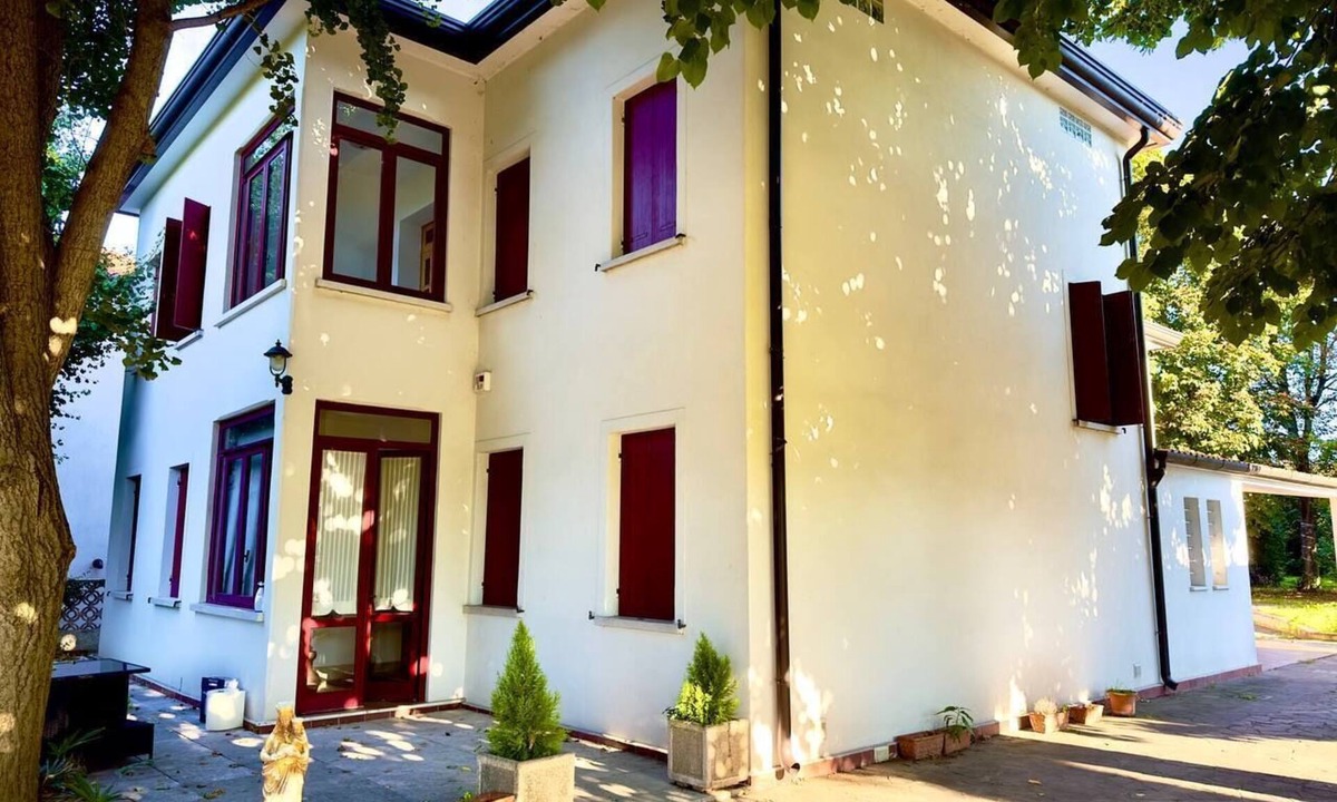 Spinea Villa | VILLA NAKHIL