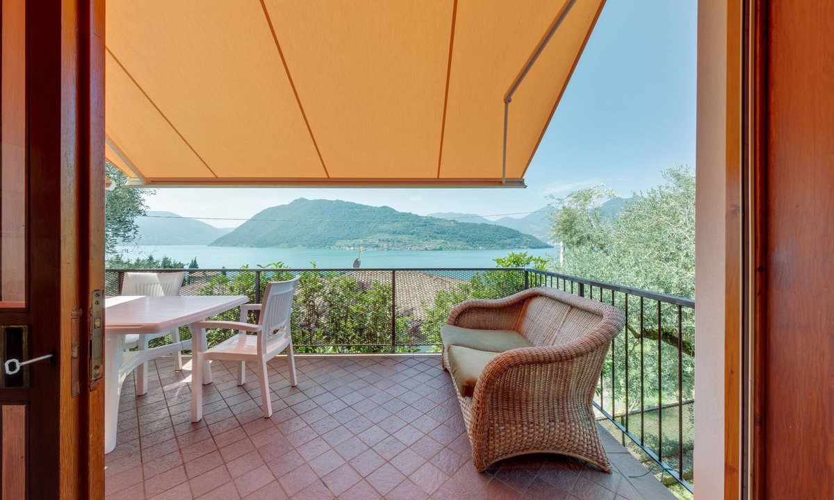 Sale Marasino Villa | Villa Olivella - Two Bedroom Villa, Sleeps 6