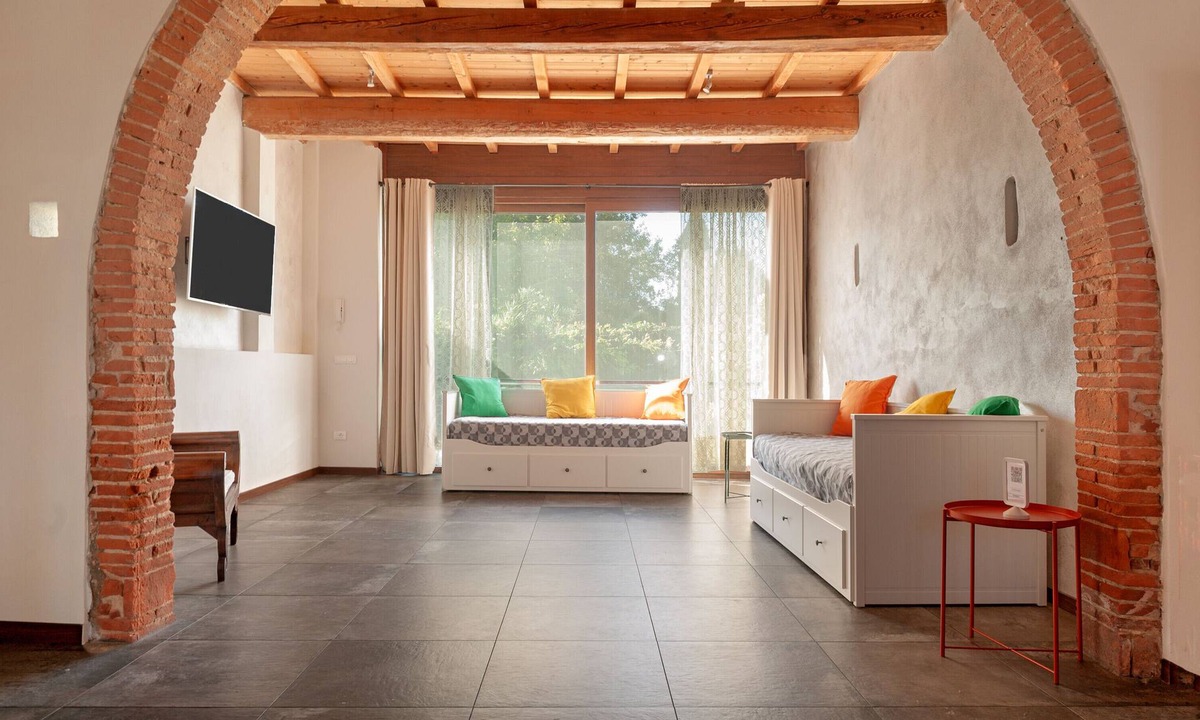 Cascina Villa | Villa 'Sunflowers' with Mountain View, Wi-Fi and Air Conditioning