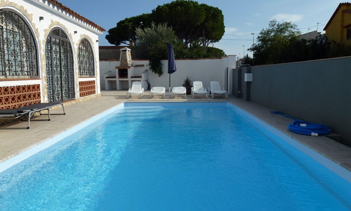 L'Escala Villa | Villa to rent in Spain Escala 10 pers. With large pool