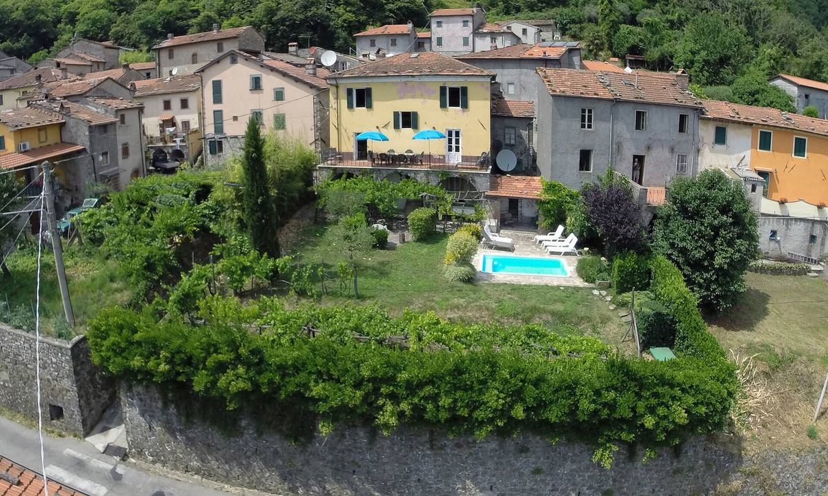Casoli Villa | Villa with private pool and free Wi Fi internet. Sleeps up to 8 people in comfo