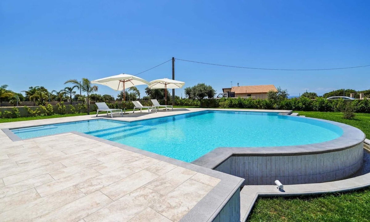 Cava dʼAliga Villa | Villetta Bianca - Three Bedroom Villa, Sleeps 8