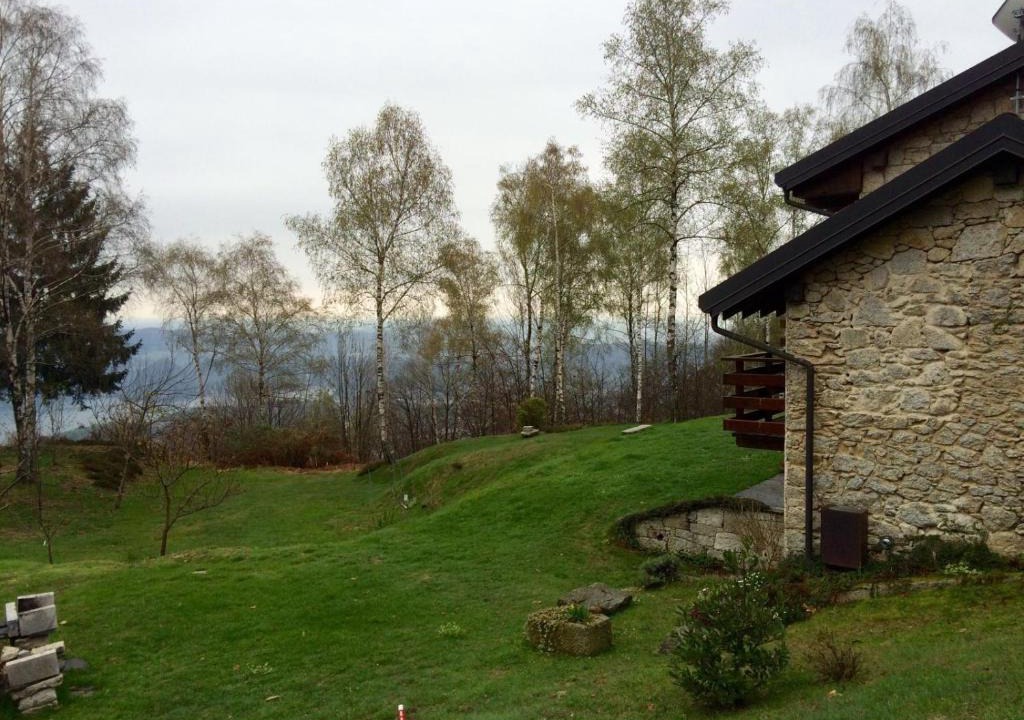 Madonna del Sasso Villa | Villino Camparbino vista lago d orta