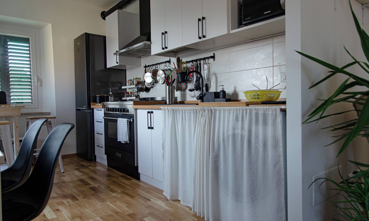 Recanati Old Town Apartment | Window to the Sea