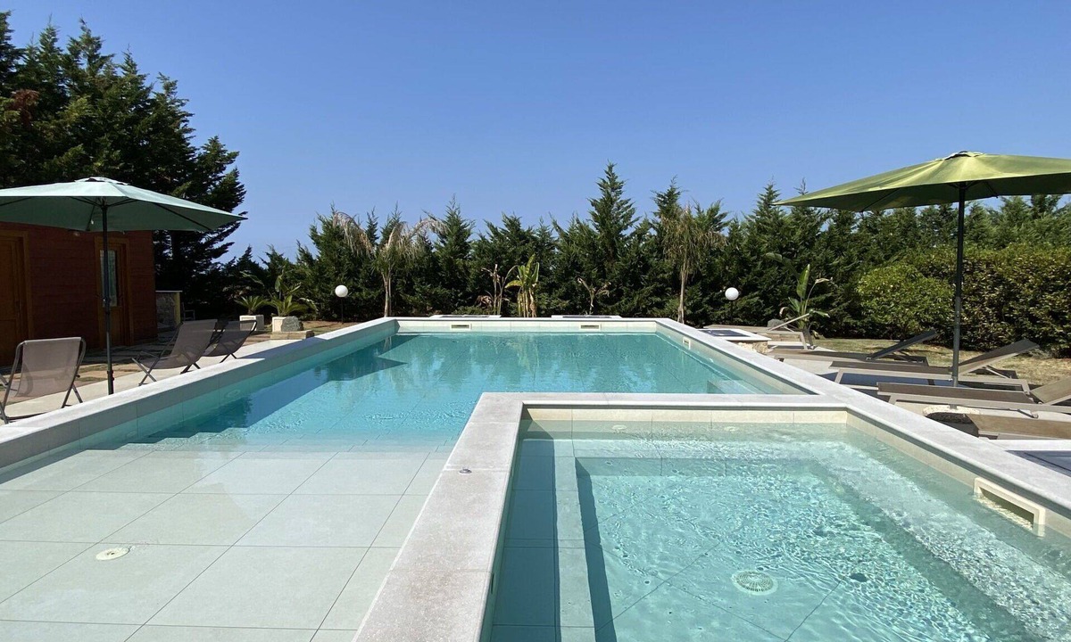 Cecina House | Wonderful private villa with WIFI, A/C, private pool, hot tub, TV, patio and pets allowed