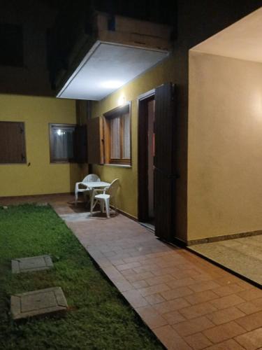 Verres Apartment | yellow house