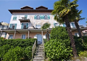 1-room apartment with balcony in an Art Nouveau villa with communal pool