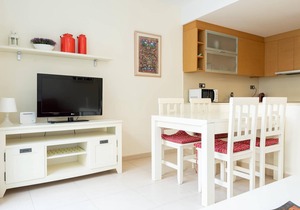 1st sea row apartment with solarium