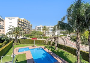 1st sea row apartment with solarium