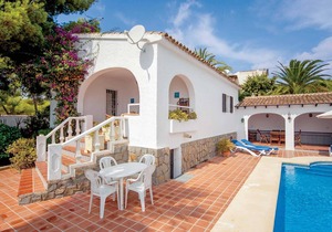 2 bed intimate villa surrounded by nature