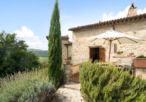 2 bedroom accommodation in Todi PG