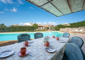 2 bedroom accommodation in Todi PG