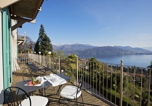 3-room apartment with balcony in an Art Nouveau villa with communal pool