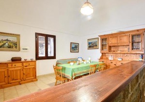 4 Bedroom Awesome Home In Pantelleria