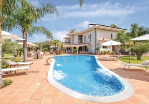 6 bedroom accommodation in Nocera Terinese
