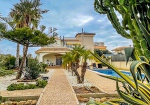 Apartamento 4 habitaciones, piscina y jacuzzi