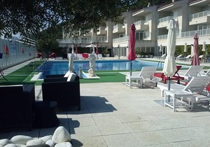 APARTMENT (3 ADULTS + 2 CHILDREN) POOL VIEW