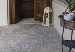 Apartment in 18th c. villa, private beach, terrace, wonderful views on Lake Orta