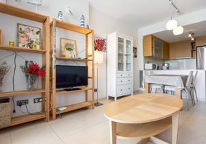 Apartment with sea views and beach access